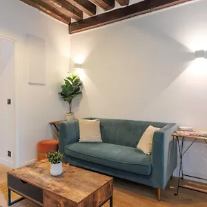 Superb La Sorbonne Latin Quarter Apartment